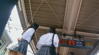 真‧偷拍神人不管站著坐著 只要是高中妹內褲顏色都引人遐想 1熱い日本の性交