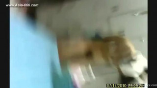 : 这是一部在大学澡堂的偷拍视频，众多女学生在浴室里洗澡更衣，赤裸的身体在手机摄像头下春光乍泄，充满着无限诱惑，赶快跟着视频去看一下真是的女生澡堂吧。 This Is An University Bashroom Voyeur Videojust View Beautiful Girl’s Naked Body 汤不热交流群365302768熱い日本の性交