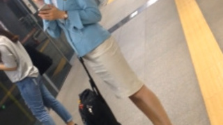 車站驚見韓國空姐氣質非凡 不禁跟著偷拍她性感的小褲褲熱い日本の性交