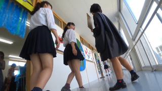 真‧偷拍神人不管站著坐著 只要是高中妹內褲顏色都引人遐想 30熱い日本の性交