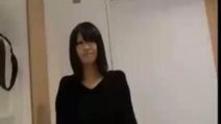 【無修正】混浴風呂に女1人オヤジ達に連チャンで生中出しされた黒髪美しいおねえさん熱い日本の性交