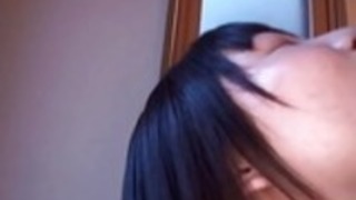フェラチオ後のアジアの女子学生の兼任熱い日本の性交