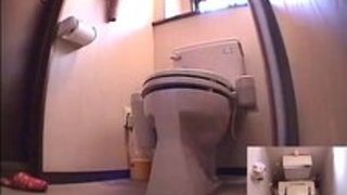 11up【オナニー盗撮】自宅のトイレで美人妻の潮吹き一人エッチ熱い日本の性交
