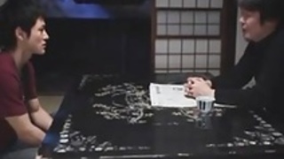 ラッキーな日本の男が母とおばあちゃんとセックスする熱い日本の性交