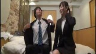 会社の同僚をラブホに入れて盗撮rarr;巨乳olの騎乗位に耐えれず中出しｗ熱い日本の性交